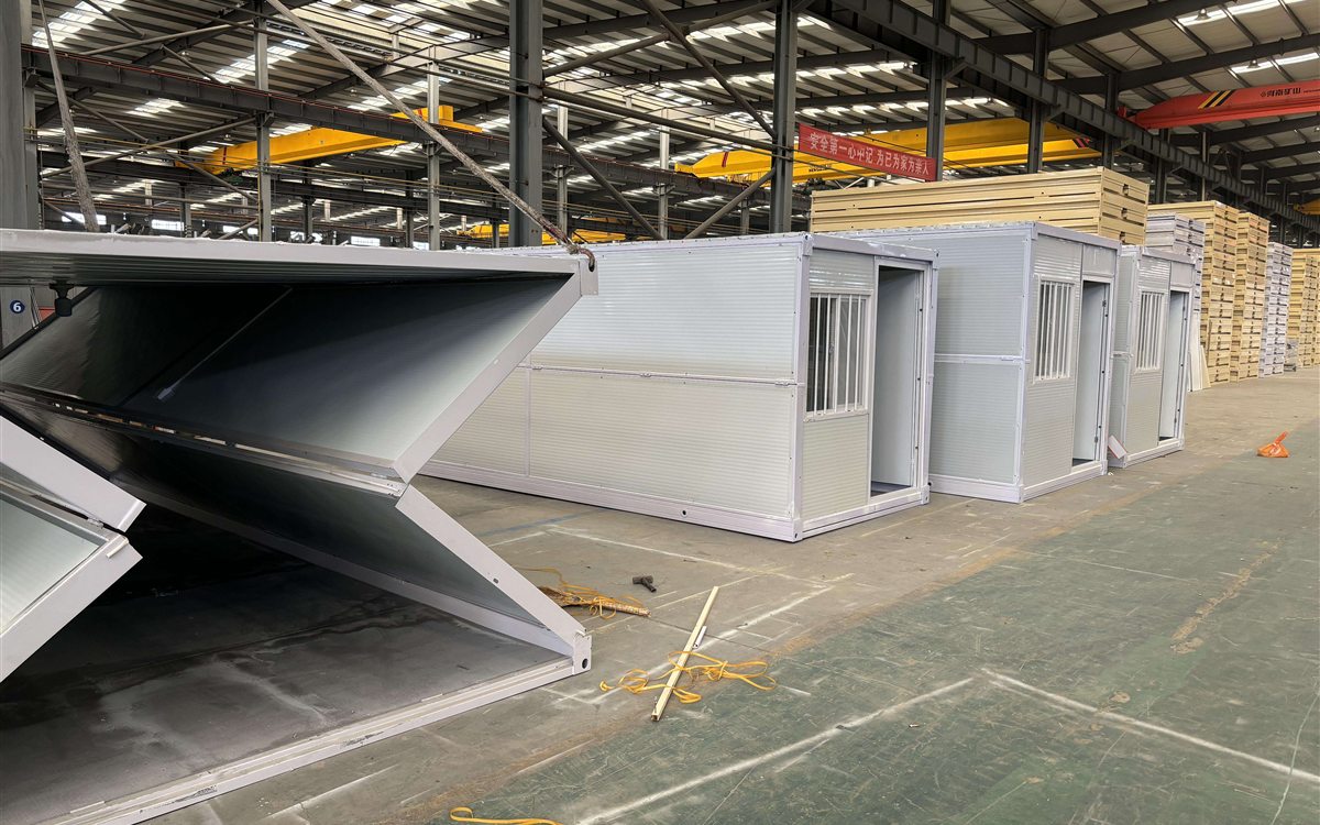 Emergency and Temporary Modular Buildings: real product and project references — construction and finish reference