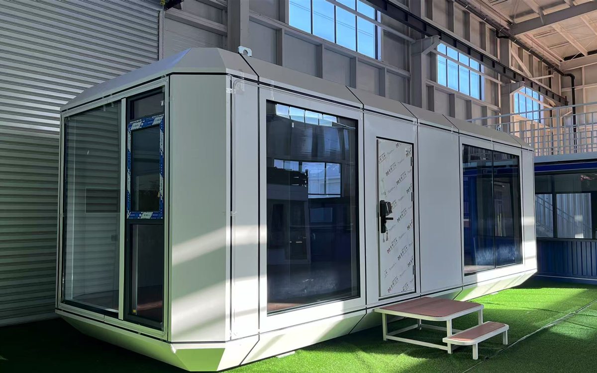 Space Capsule Houses: genuine product views — configuration or project reference