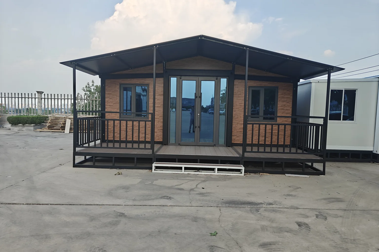 Expandable Container House for Cafés and Food Kiosks