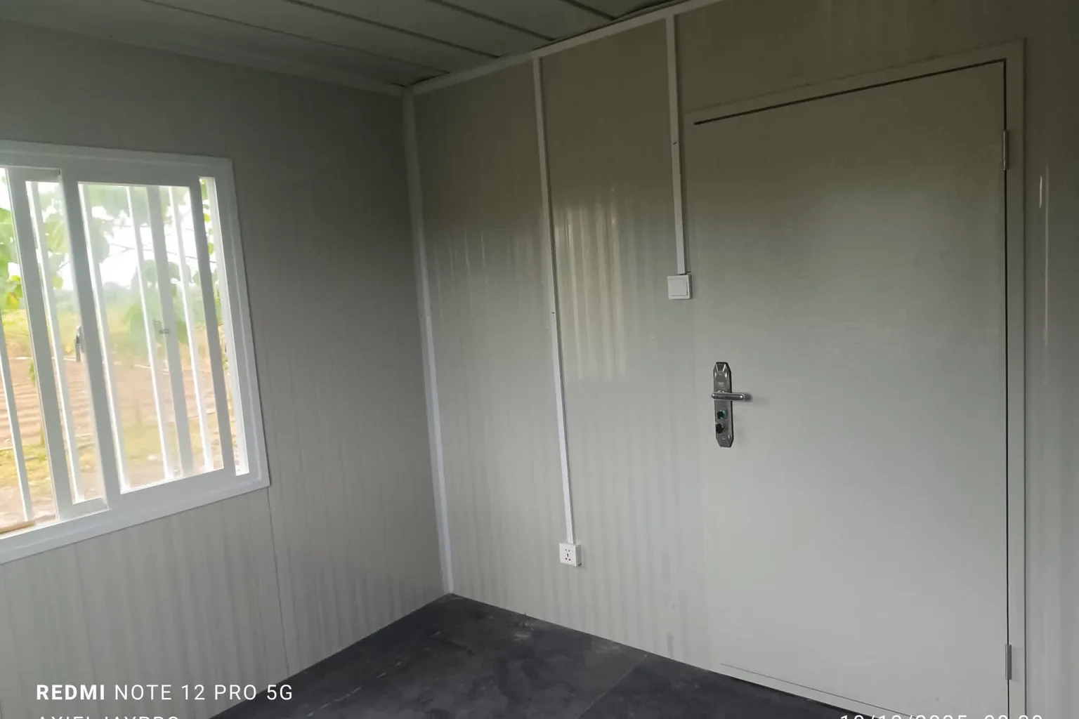 Flat-Pack Container House for Cafés and Food Kiosks