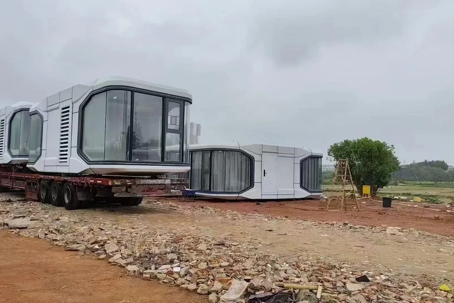 Space Capsule House for Community Clinics