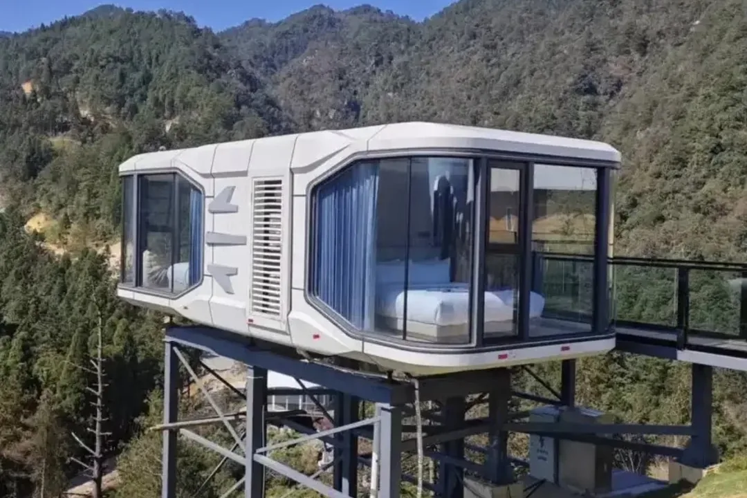 Space Capsule House for Holiday Parks