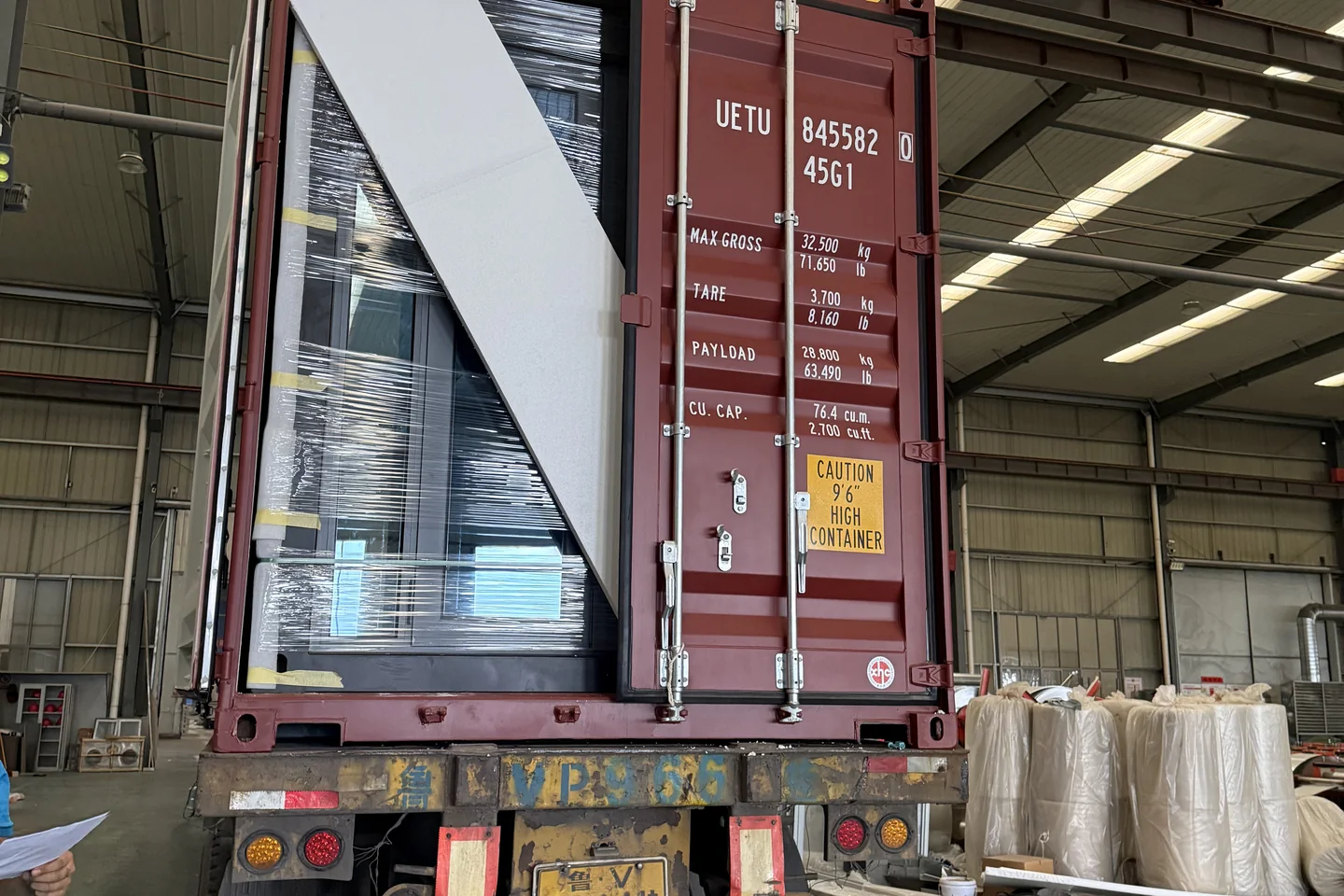 Prefabricated unit loaded in a high-cube container