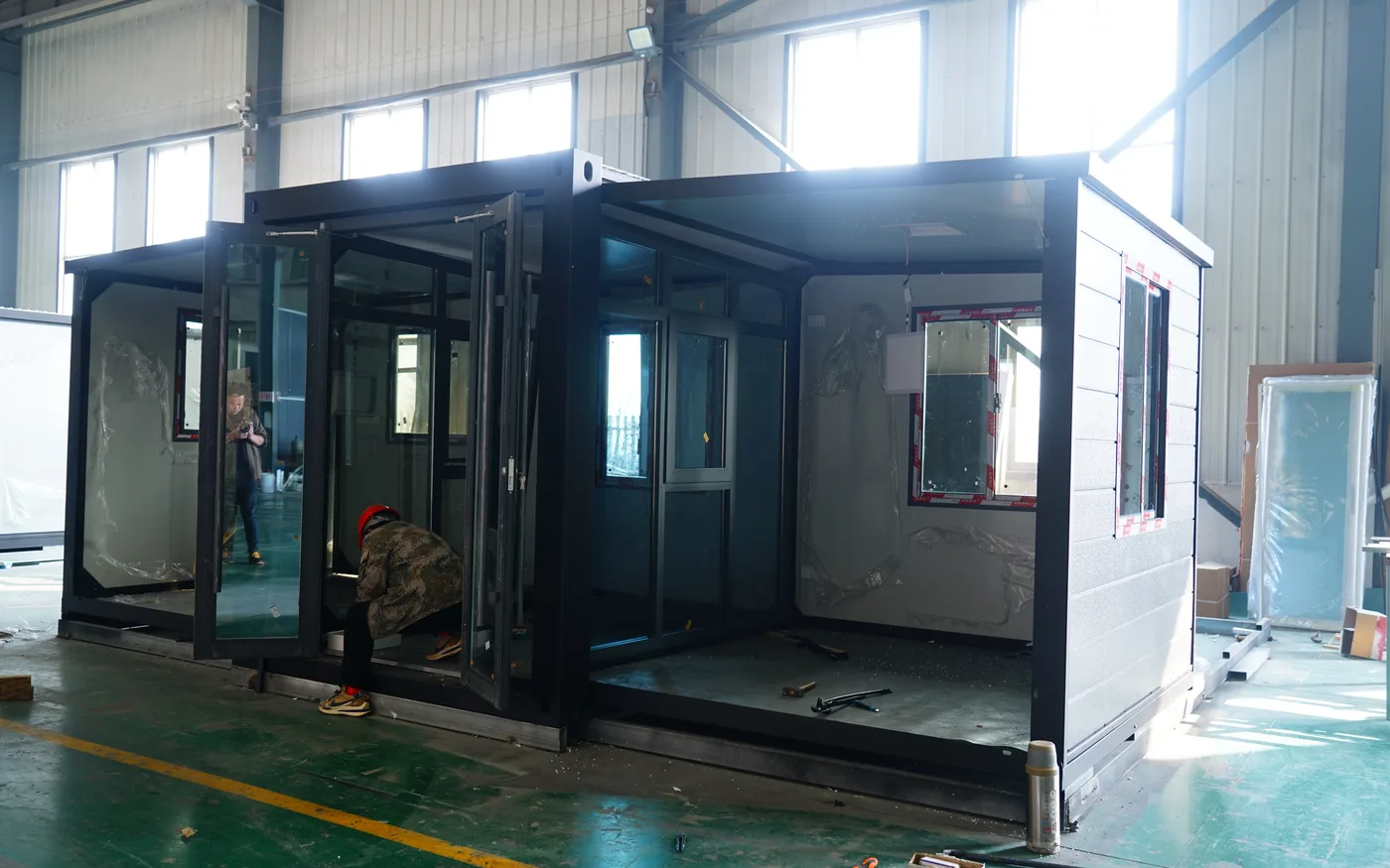 20ft vs 40ft expandable house size, layout and shipping exterior and construction reference