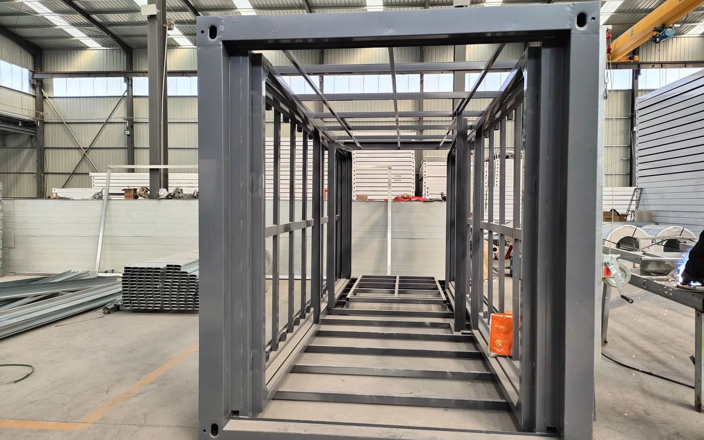 expandable house installation guide site, crane and connections exterior and construction reference