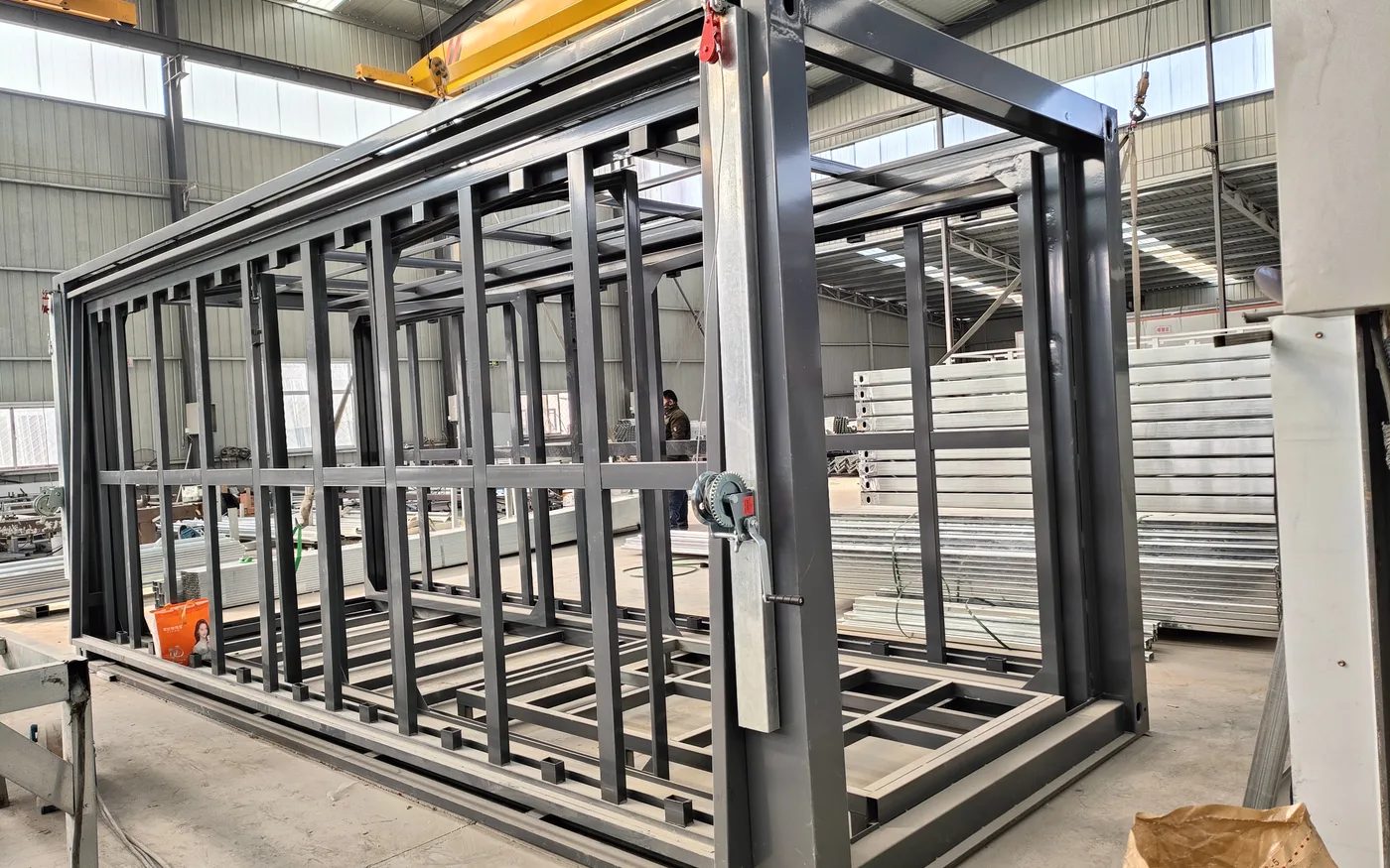 expandable house installation guide site, crane and connections interior or project detail