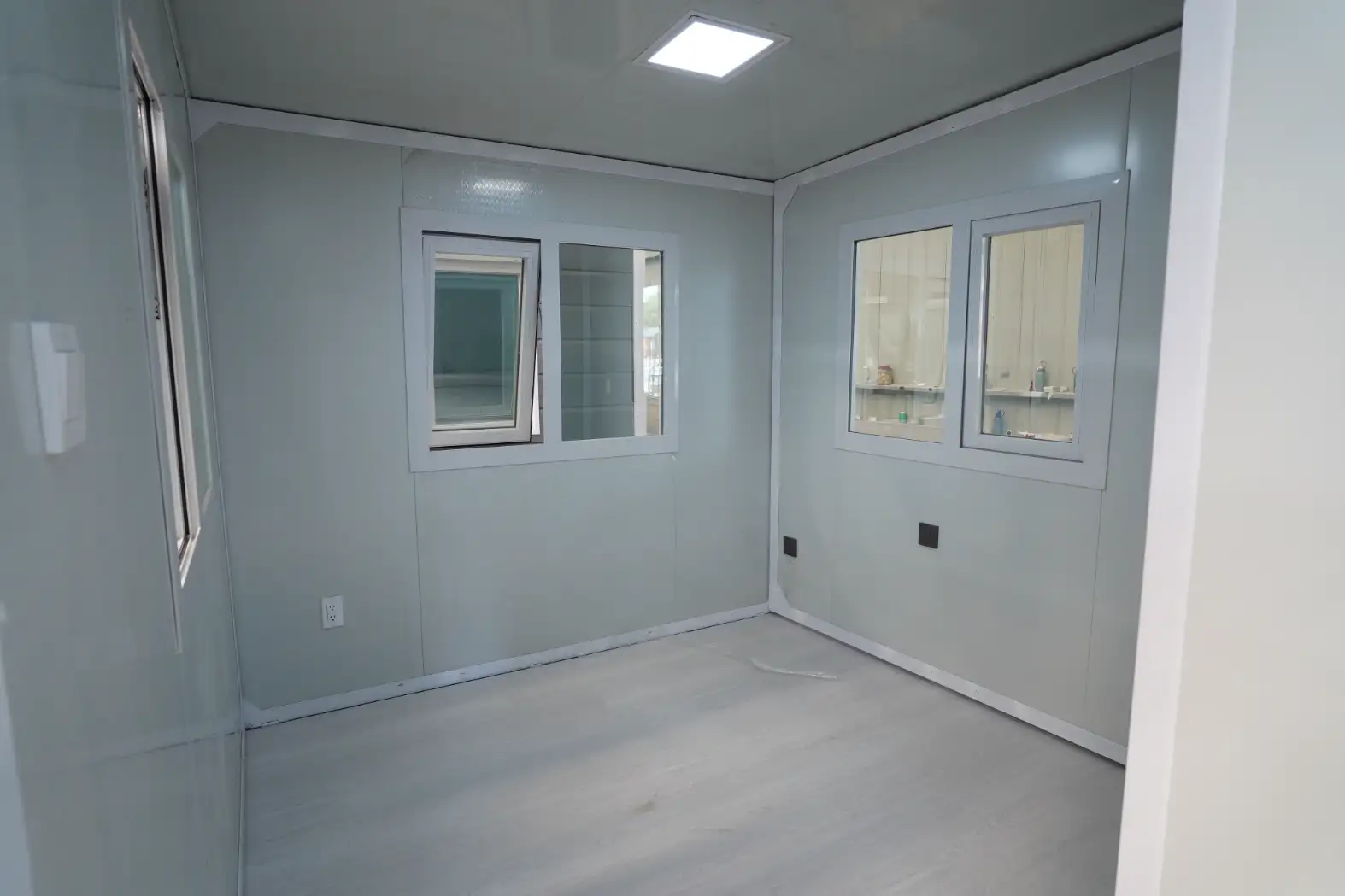 10ft Expandable House interior thumbnail 1