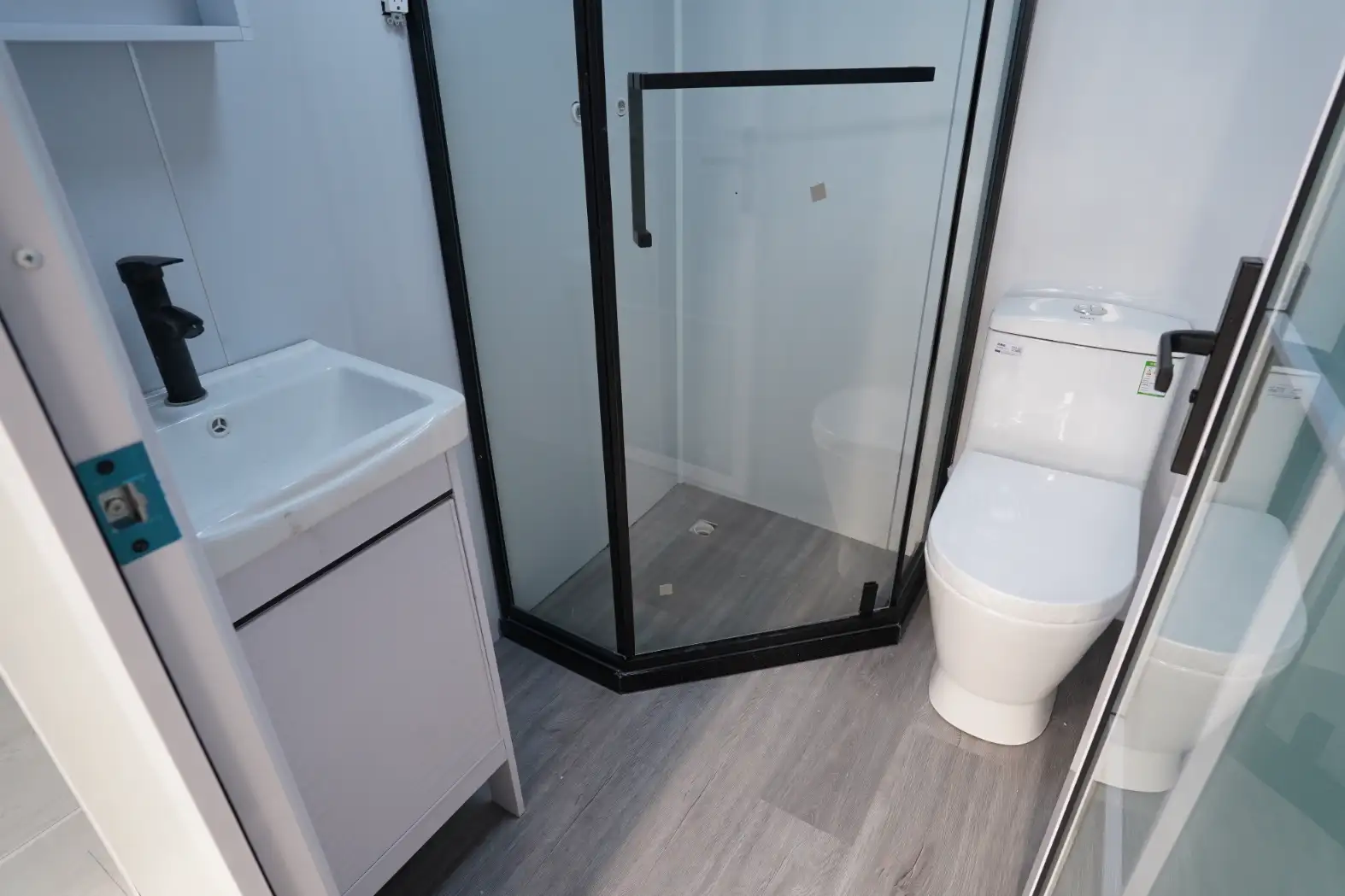 10ft Expandable House interior thumbnail 2