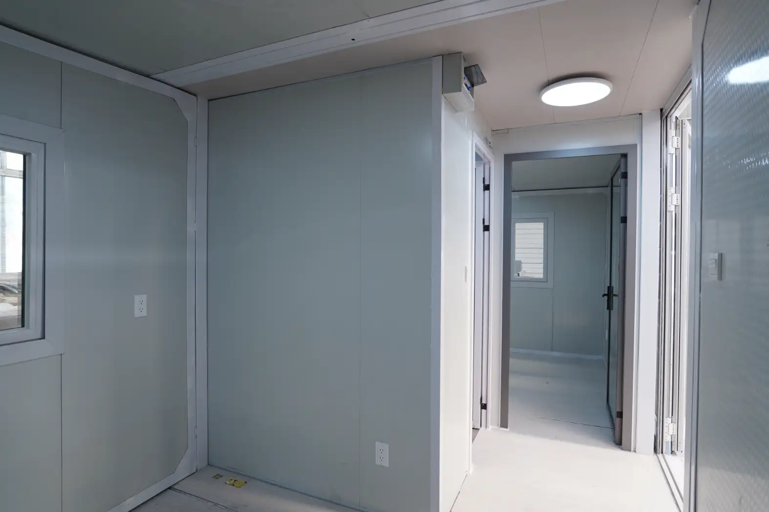 10ft Expandable House interior thumbnail 3