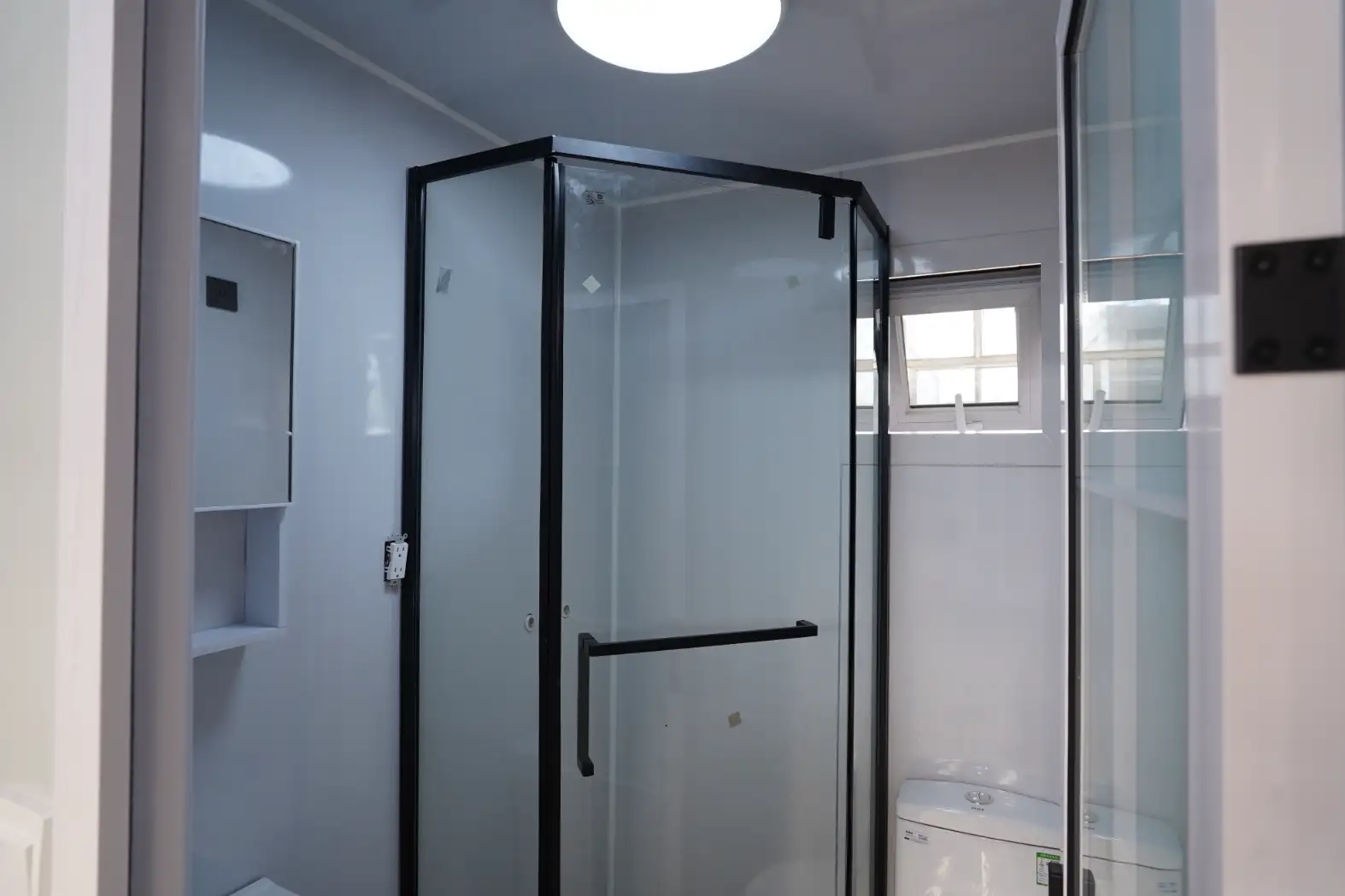 10ft Expandable House interior thumbnail 5
