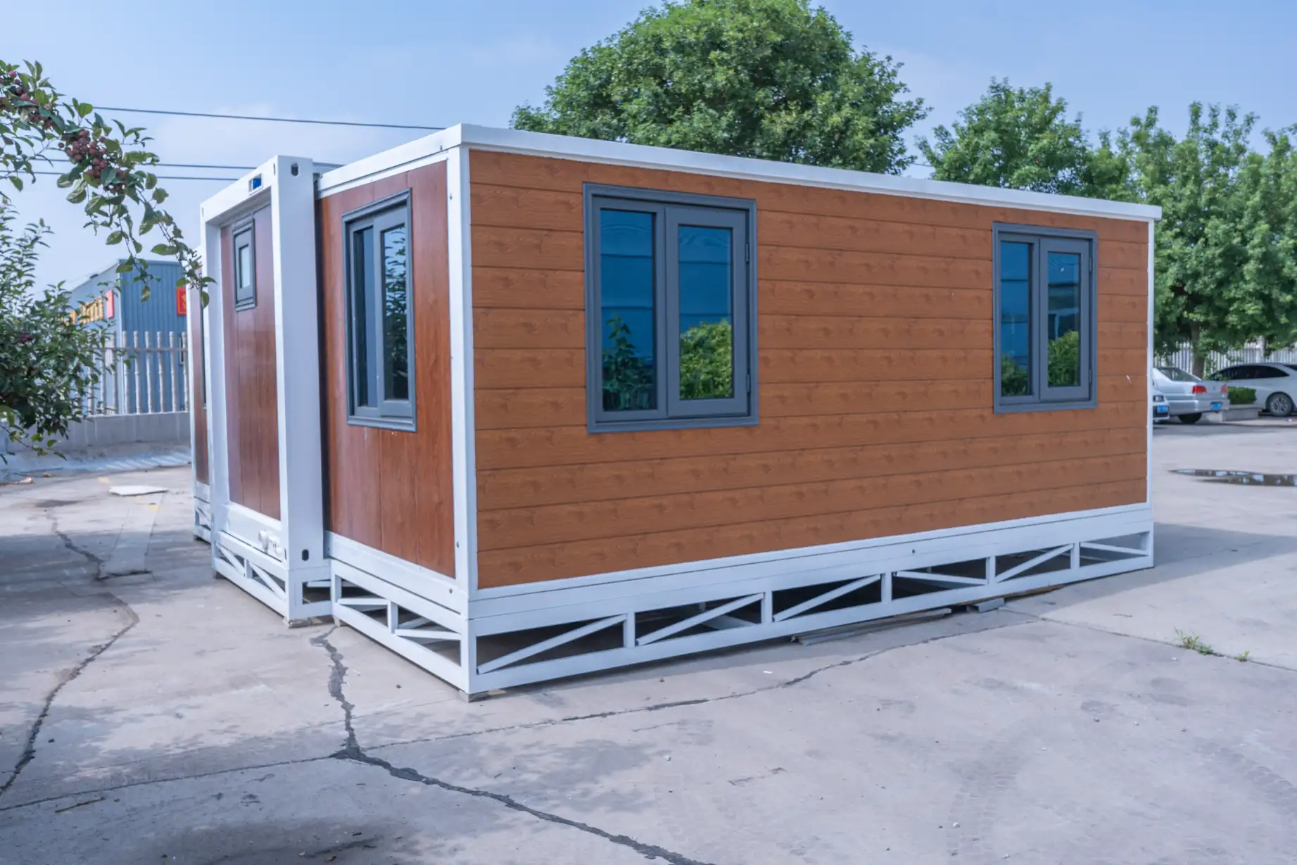20ft Expandable House exterior thumbnail 6
