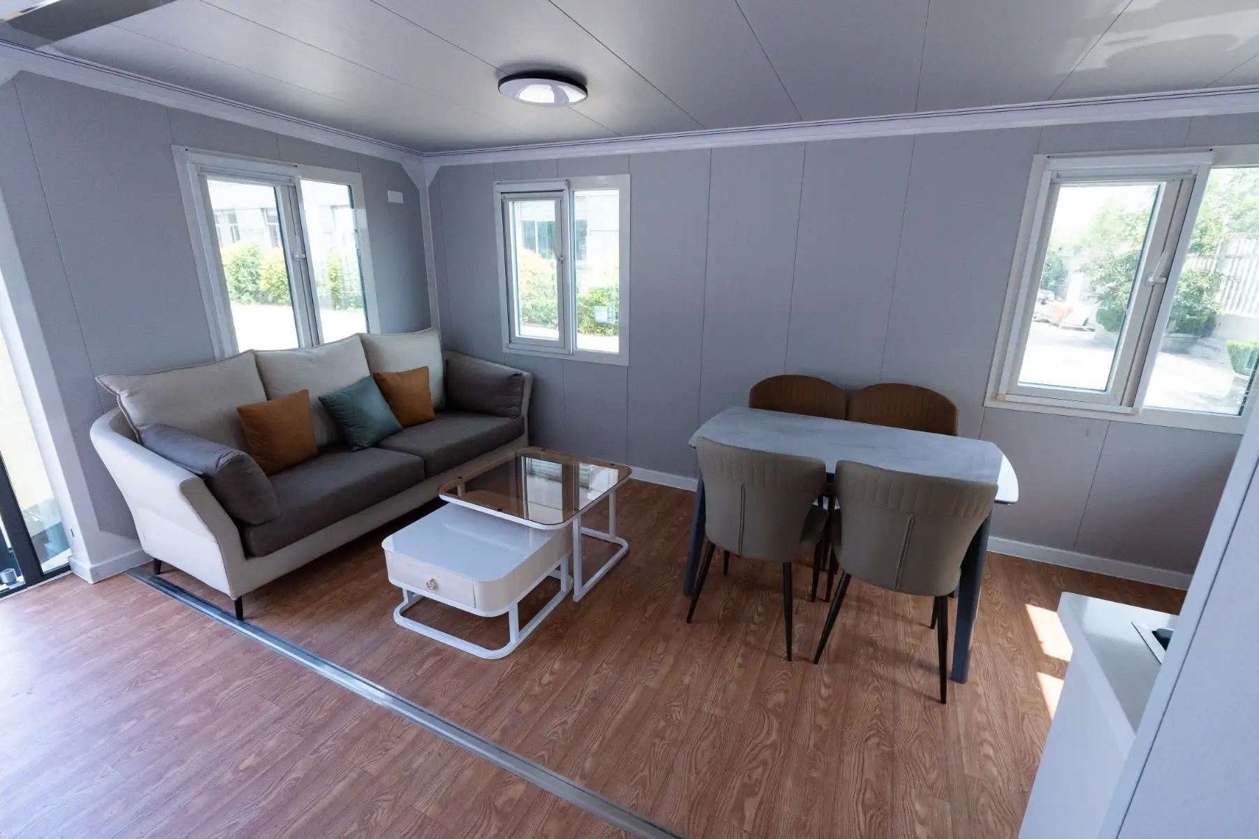 20ft Expandable House interior thumbnail 2