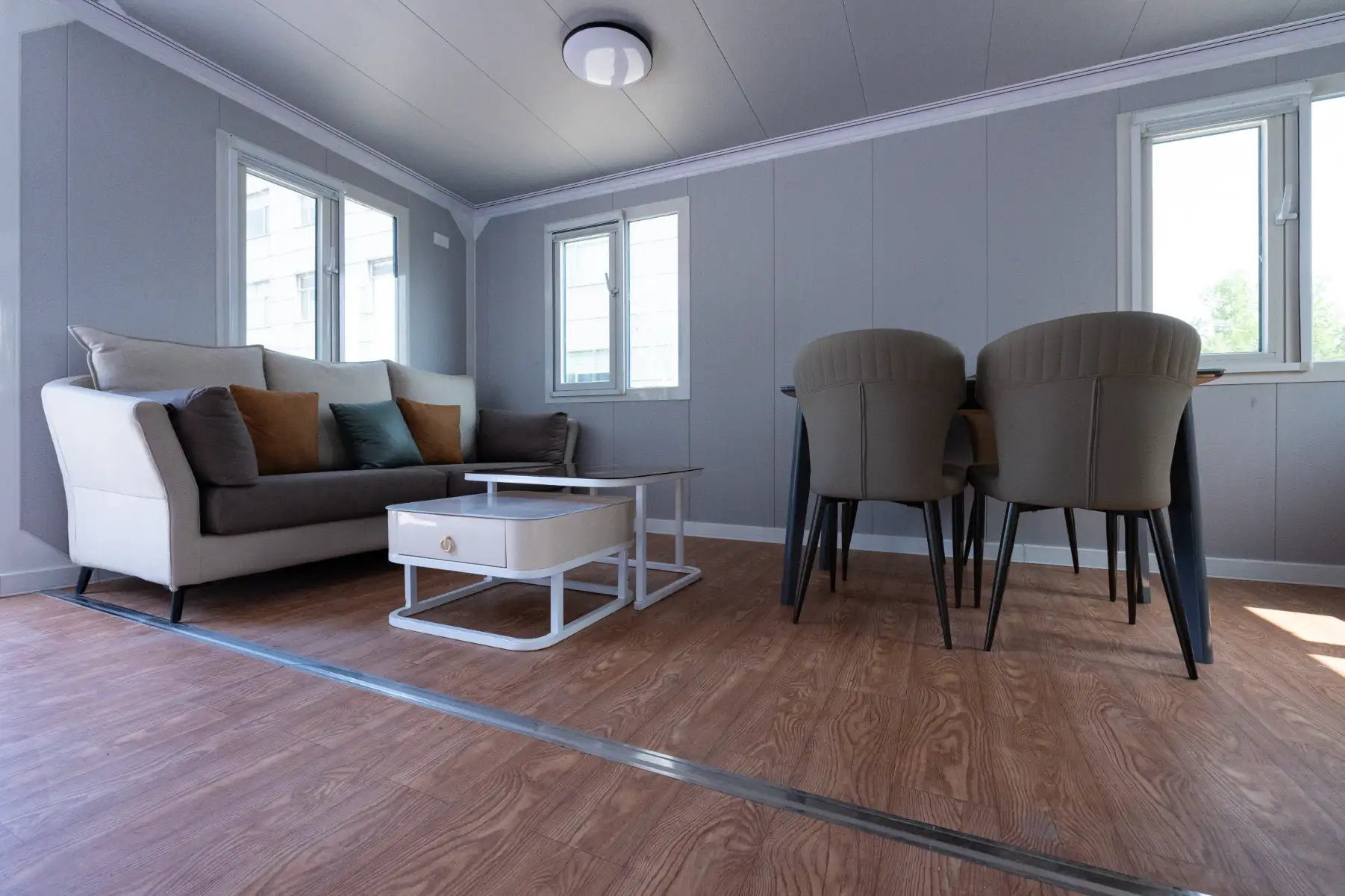 20ft Expandable House interior thumbnail 3