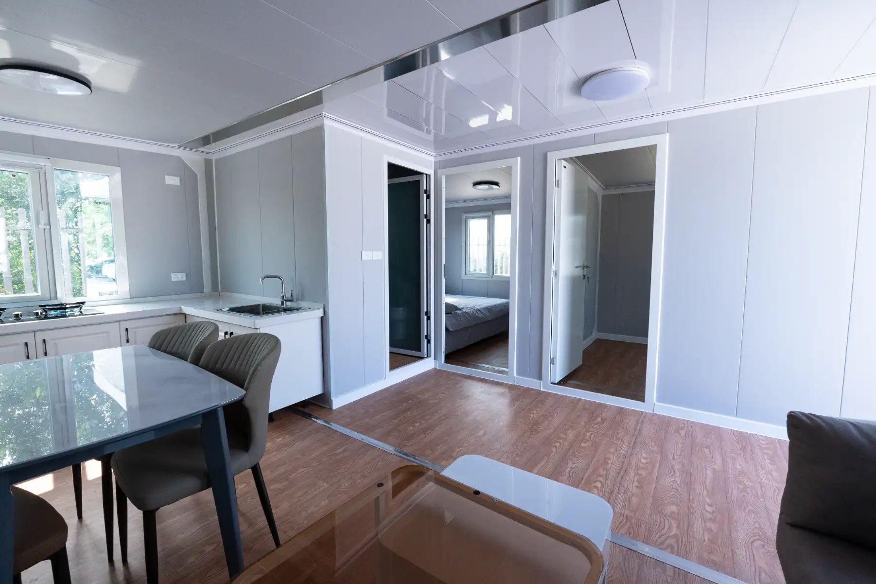 20ft Expandable House interior thumbnail 5