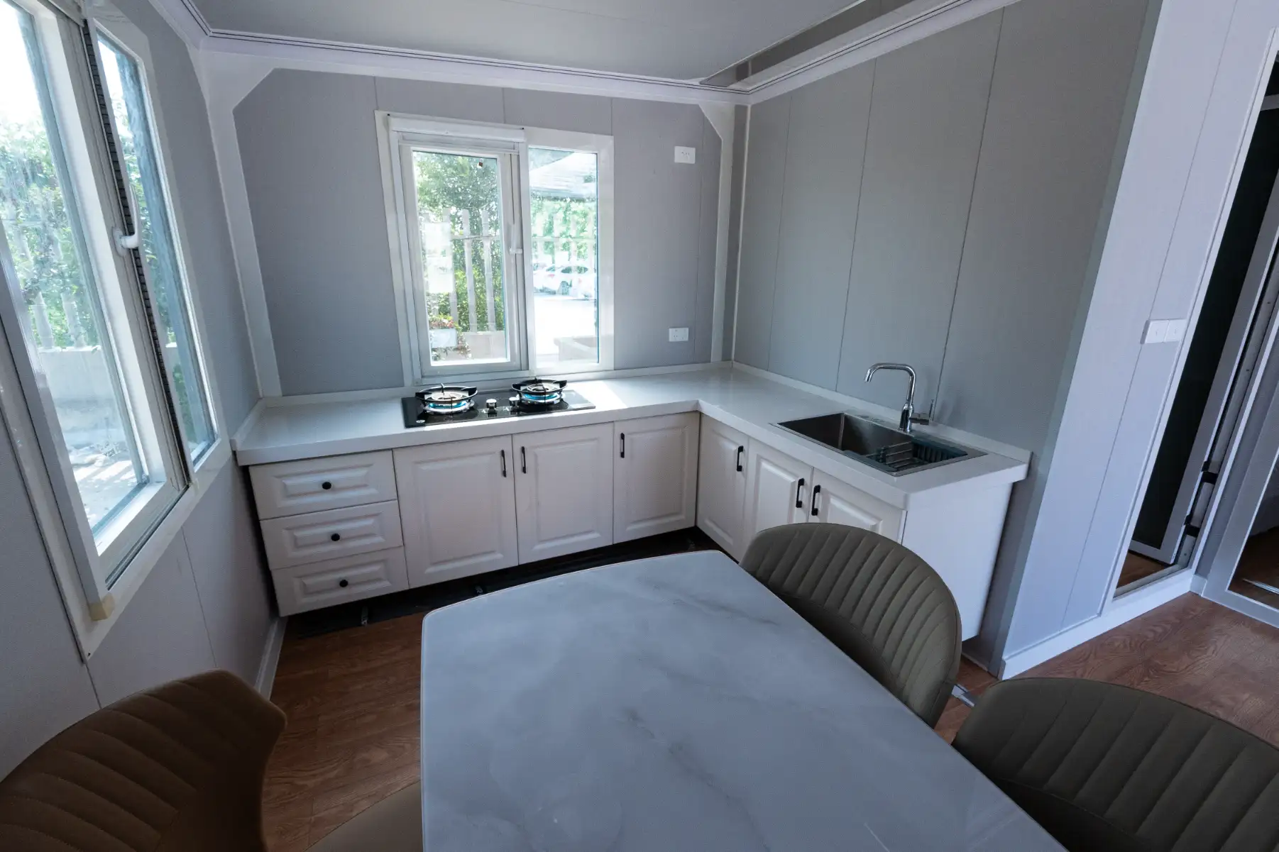 20ft Expandable House interior thumbnail 6