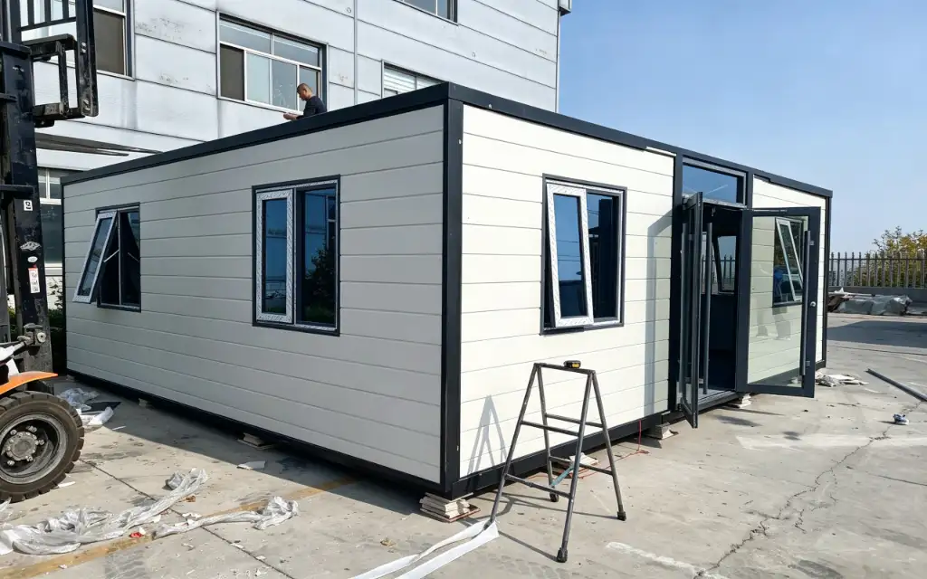 20ft Flat Roof Expandable Container House exterior