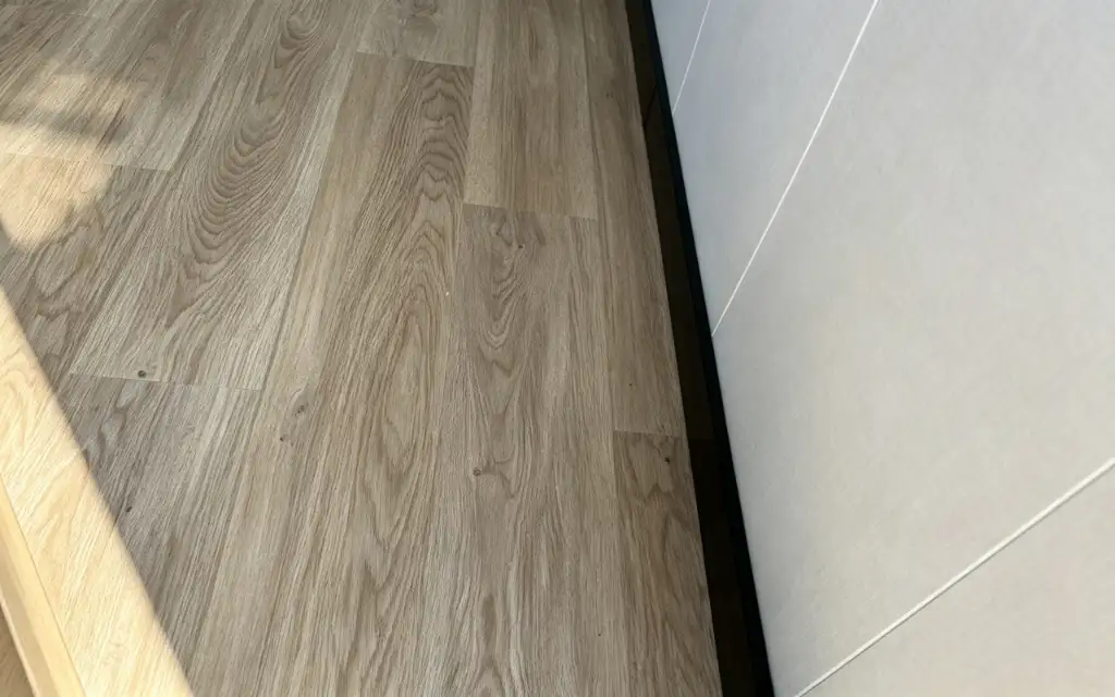 20ft Flat Roof Expandable Container House interior thumbnail 1