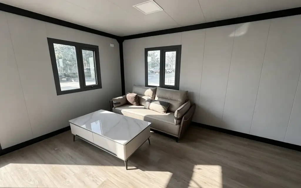 20ft Flat Roof Expandable Container House interior thumbnail 2