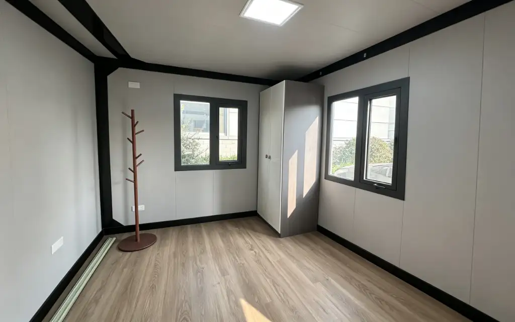 20ft Flat Roof Expandable Container House interior thumbnail 3
