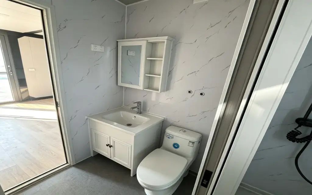 20ft Flat Roof Expandable Container House interior thumbnail 11