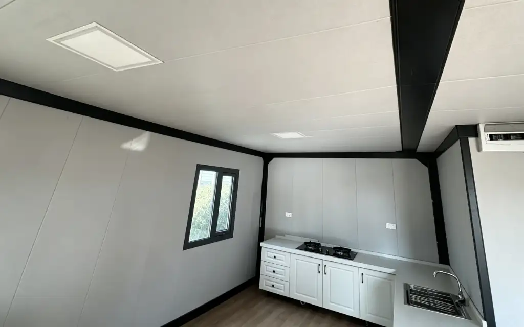 20ft Flat Roof Expandable Container House interior thumbnail 12