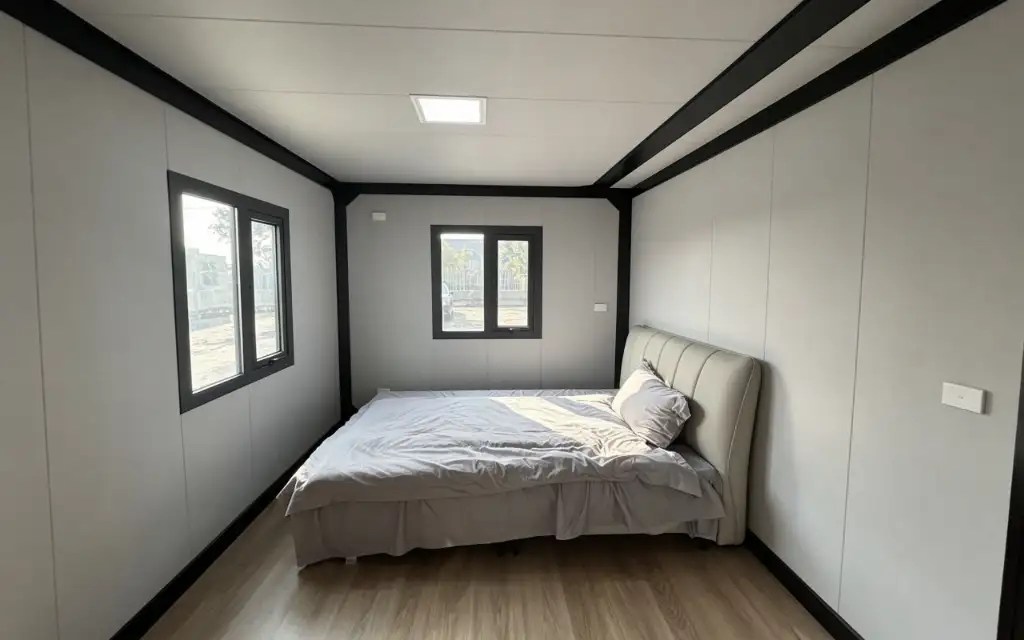20ft Flat Roof Expandable Container House interior thumbnail 15