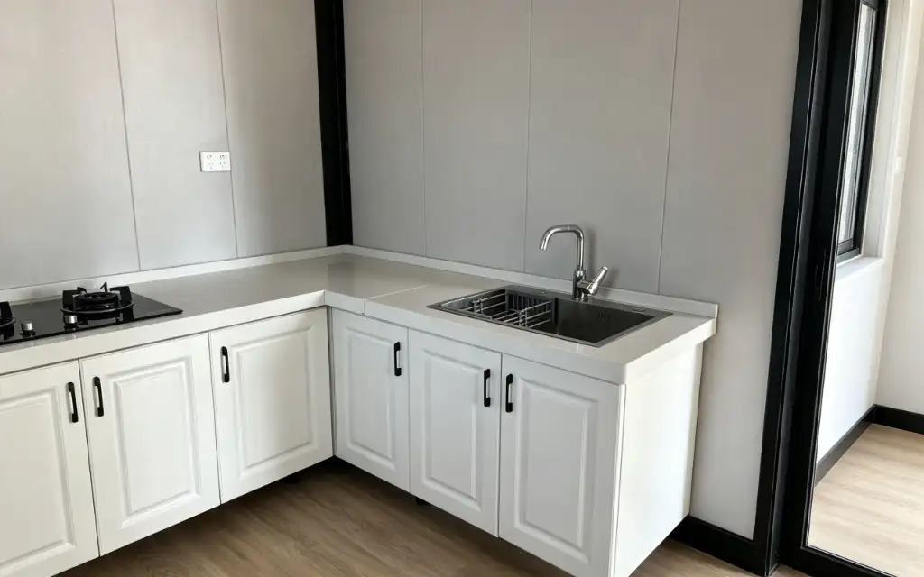 20ft Flat Roof Expandable Container House interior thumbnail 22