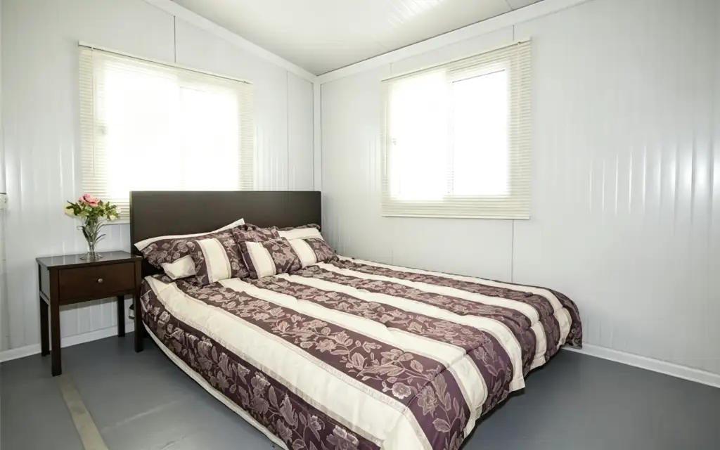30ft Expandable House interior thumbnail 3