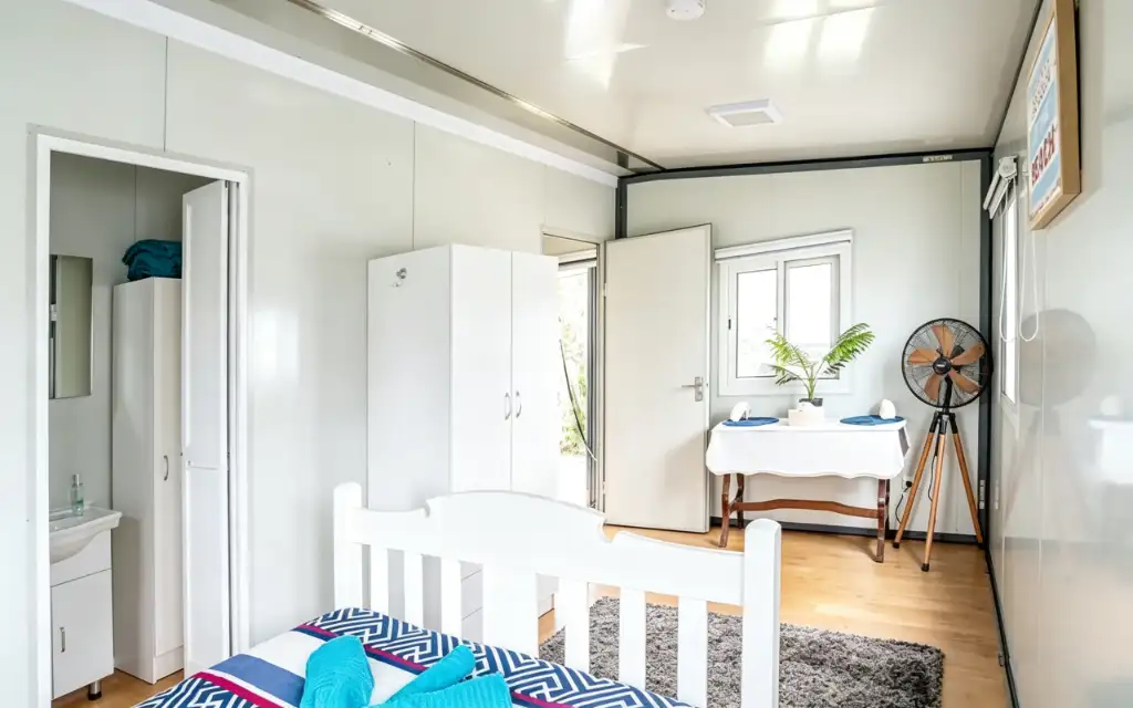 30ft Expandable House interior thumbnail 4