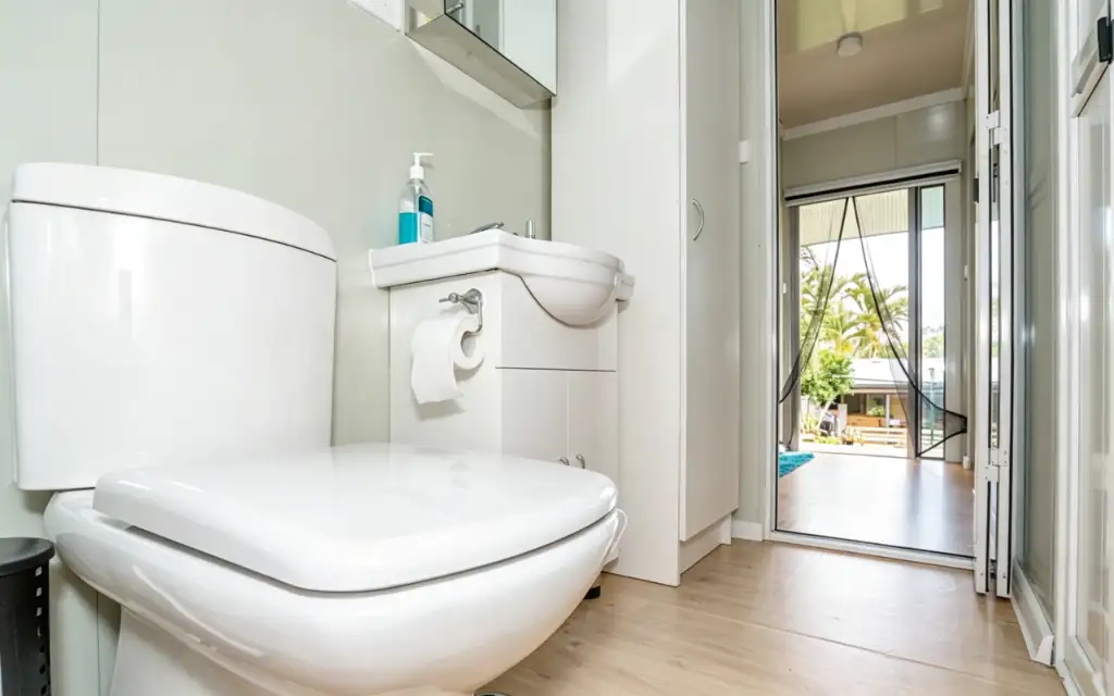 30ft Expandable House interior thumbnail 5