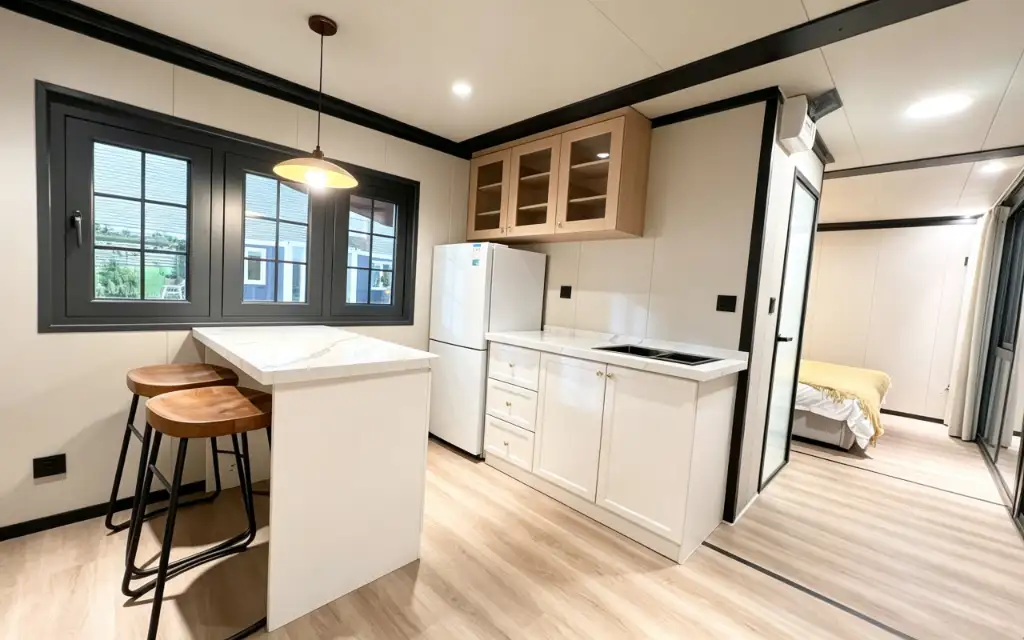 30ft Flat Roof Expandable Container House interior thumbnail 4