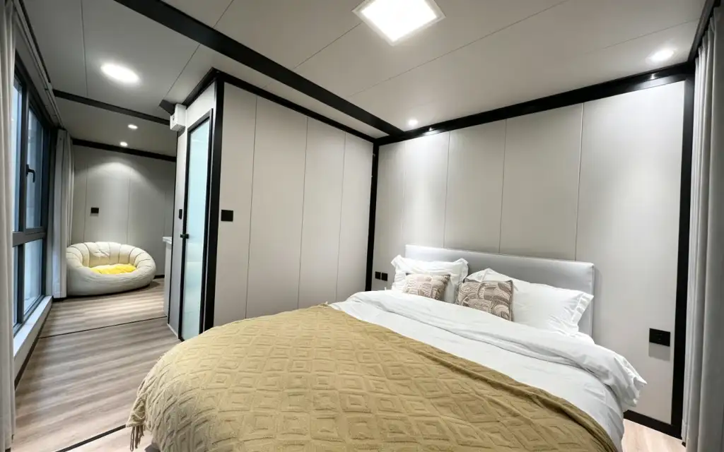 30ft Flat Roof Expandable Container House interior thumbnail 5