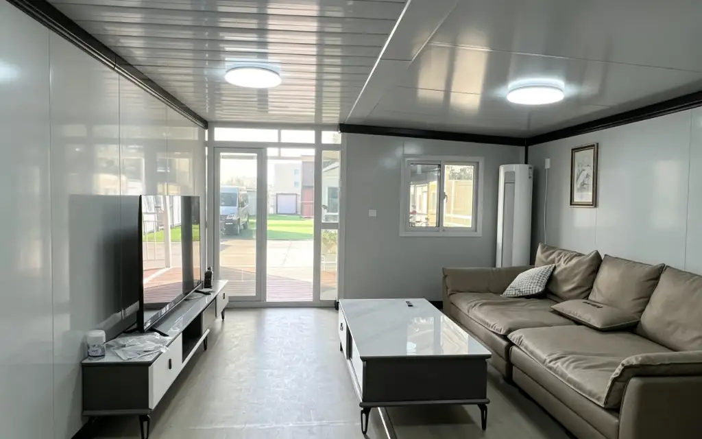 30ft Single-Wing Expandable Container House interior thumbnail 1