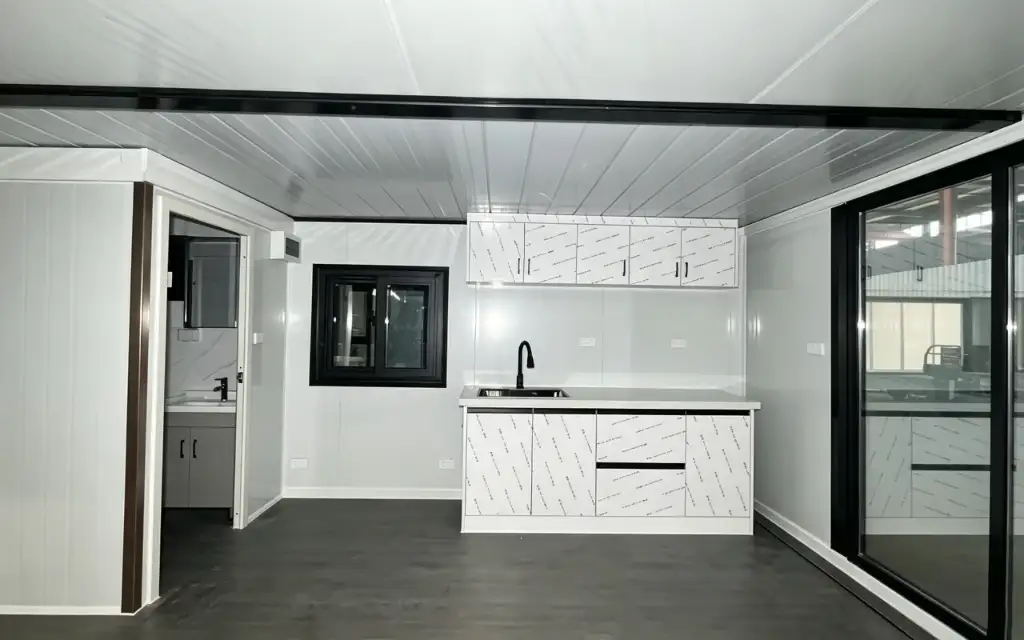 30ft Single-Wing Expandable Container House interior thumbnail 5