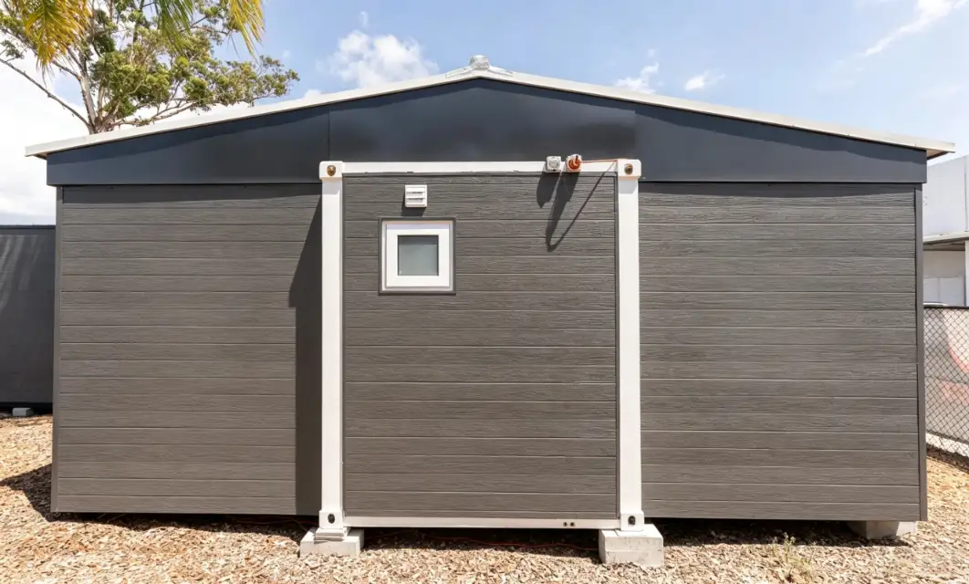 40ft Expander Home exterior thumbnail 8