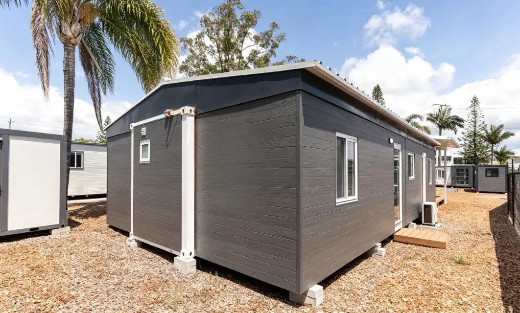 40ft Expander Home exterior thumbnail 9