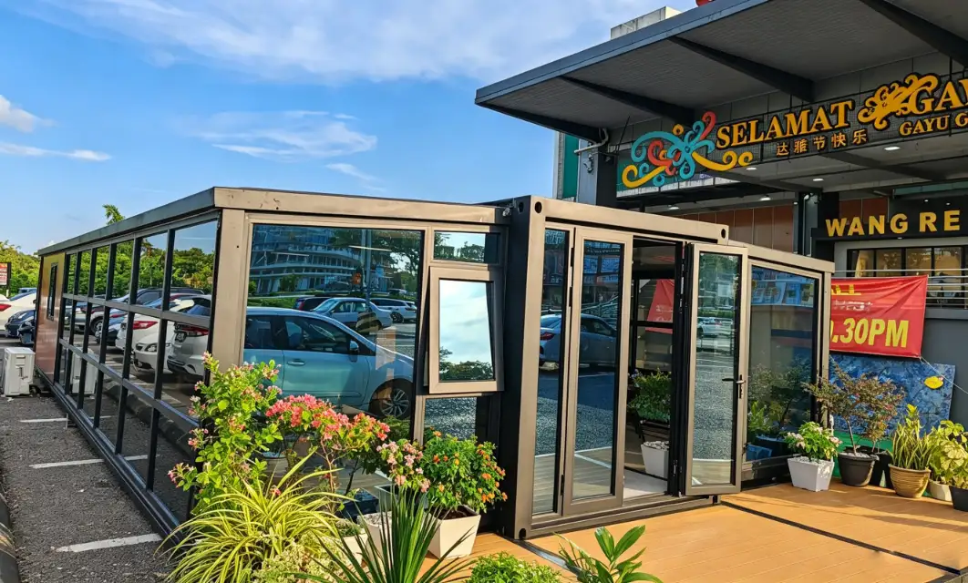 All Glass Expandable House exterior thumbnail 4