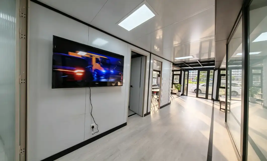 All Glass Expandable House interior thumbnail 10