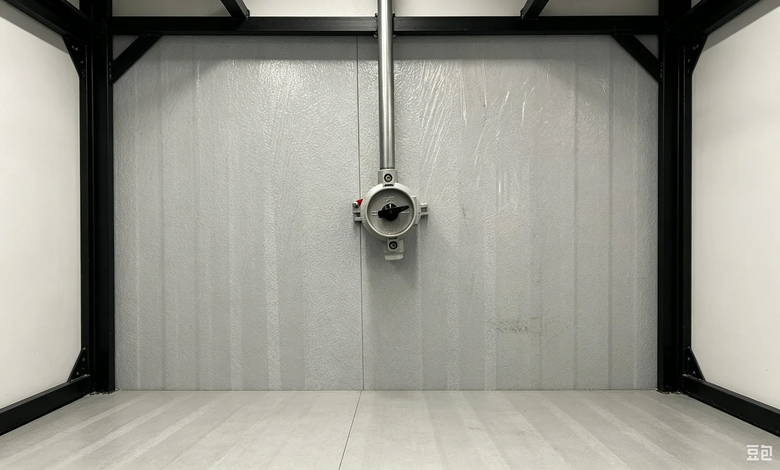Commercial Container Building interior thumbnail 7