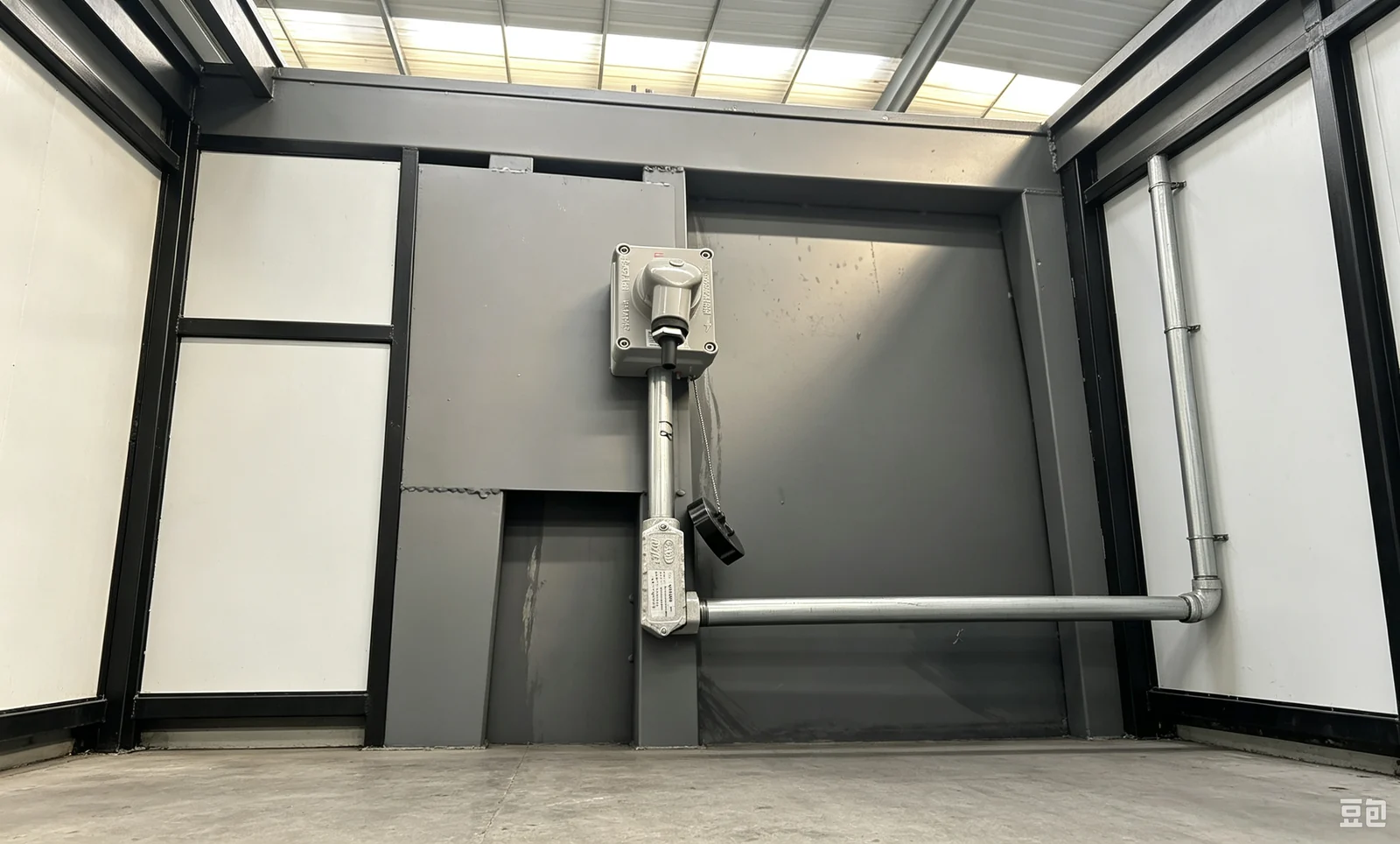Commercial Container Building interior thumbnail 9