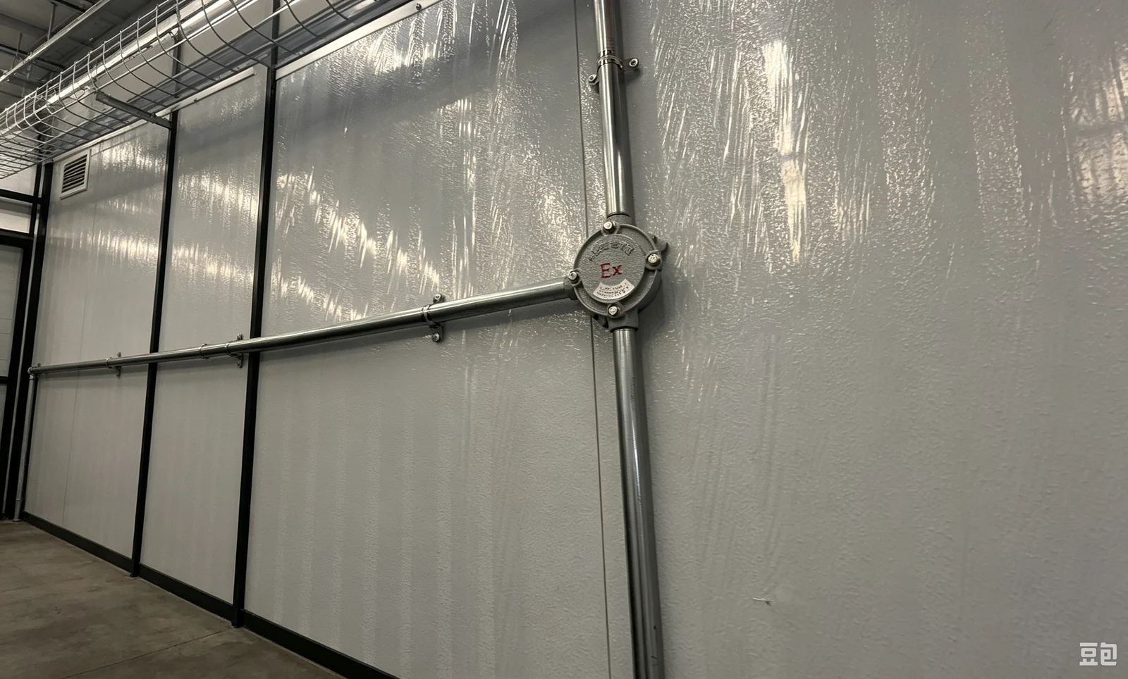 Commercial Container Building interior thumbnail 13