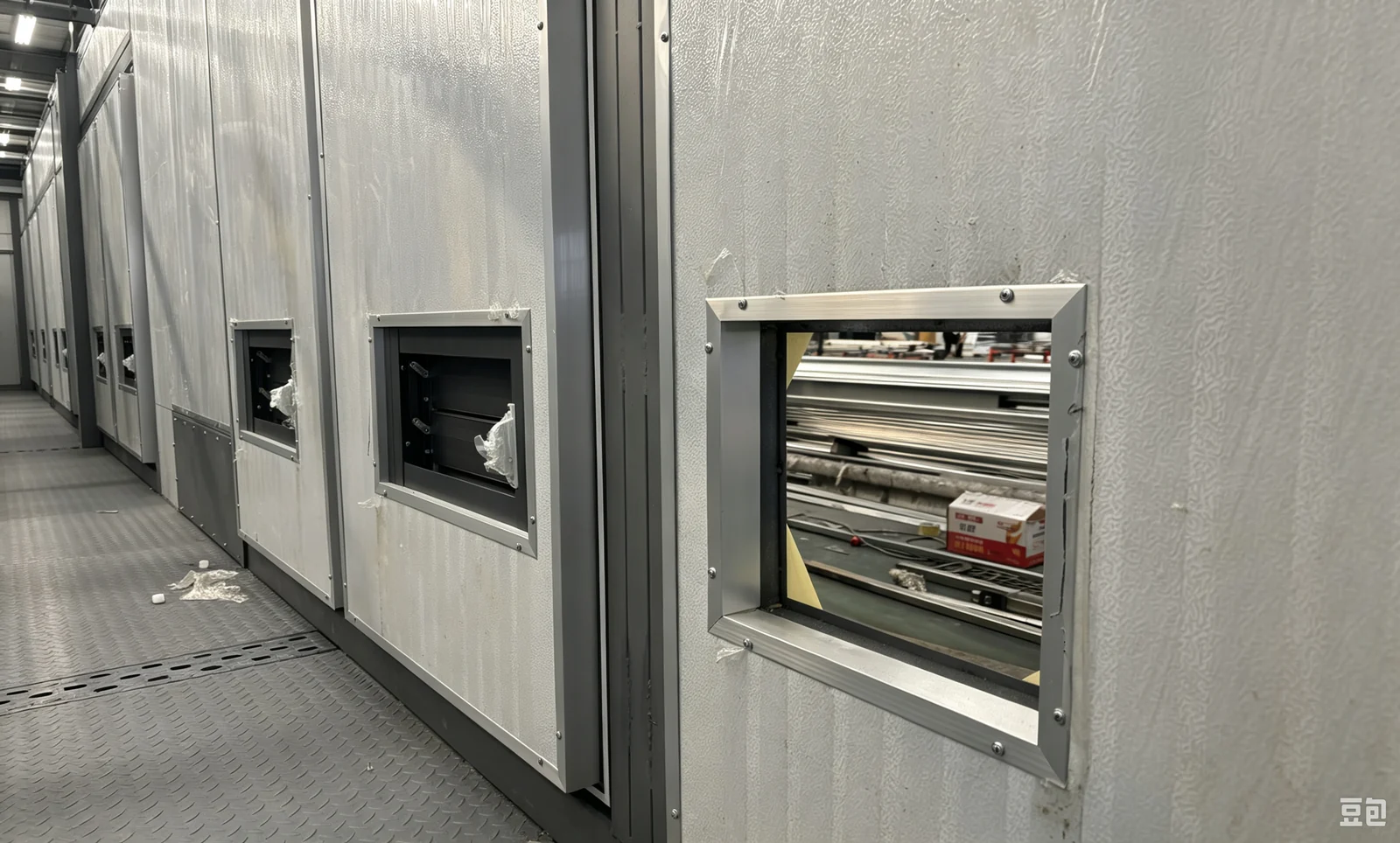 Commercial Container Building interior thumbnail 17