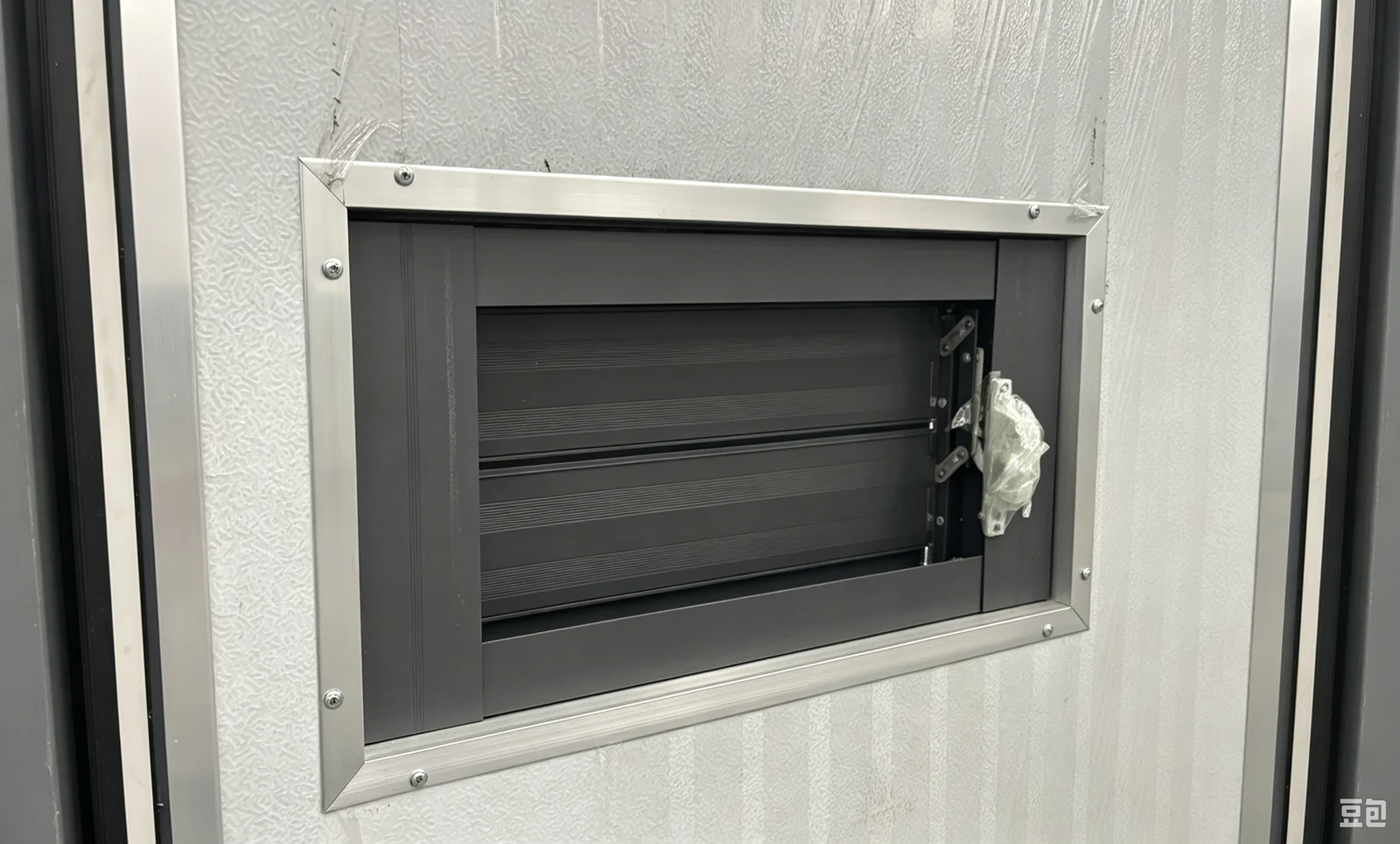 Commercial Container Building interior thumbnail 20