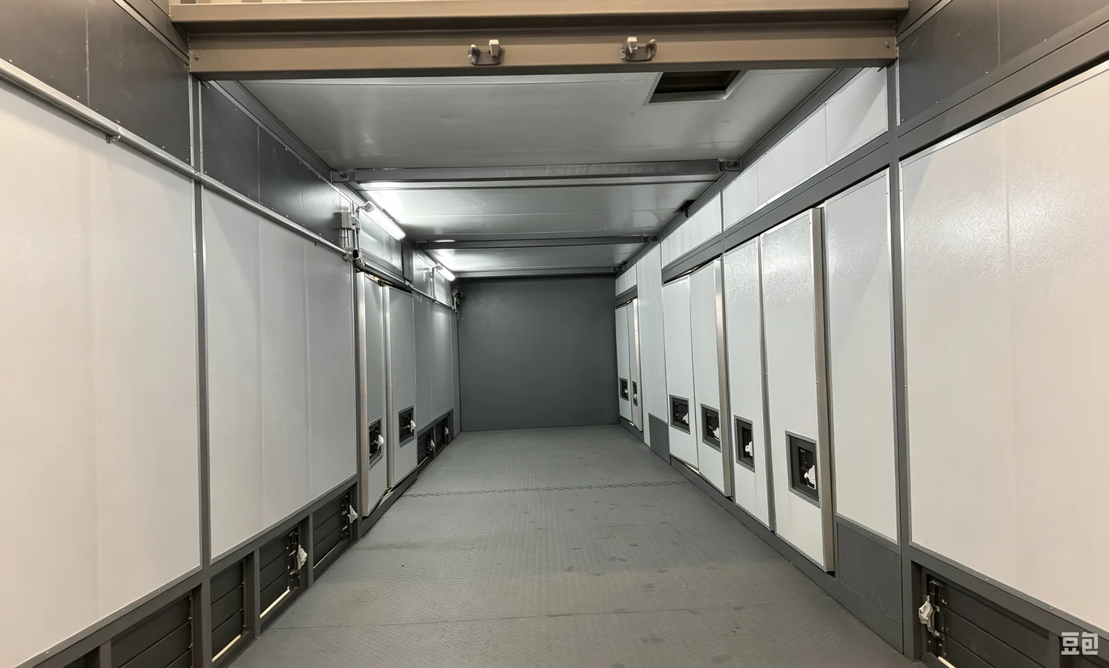 Commercial Container Building interior thumbnail 23