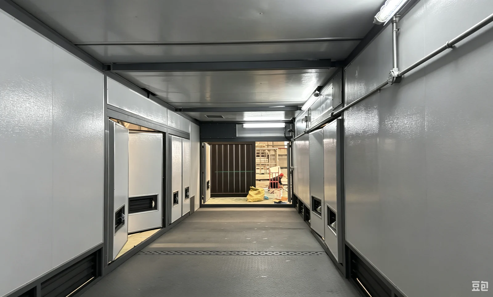 Commercial Container Building interior thumbnail 25