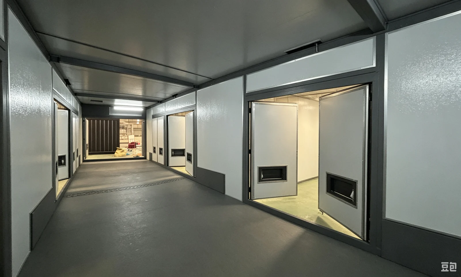 Commercial Container Building interior thumbnail 26