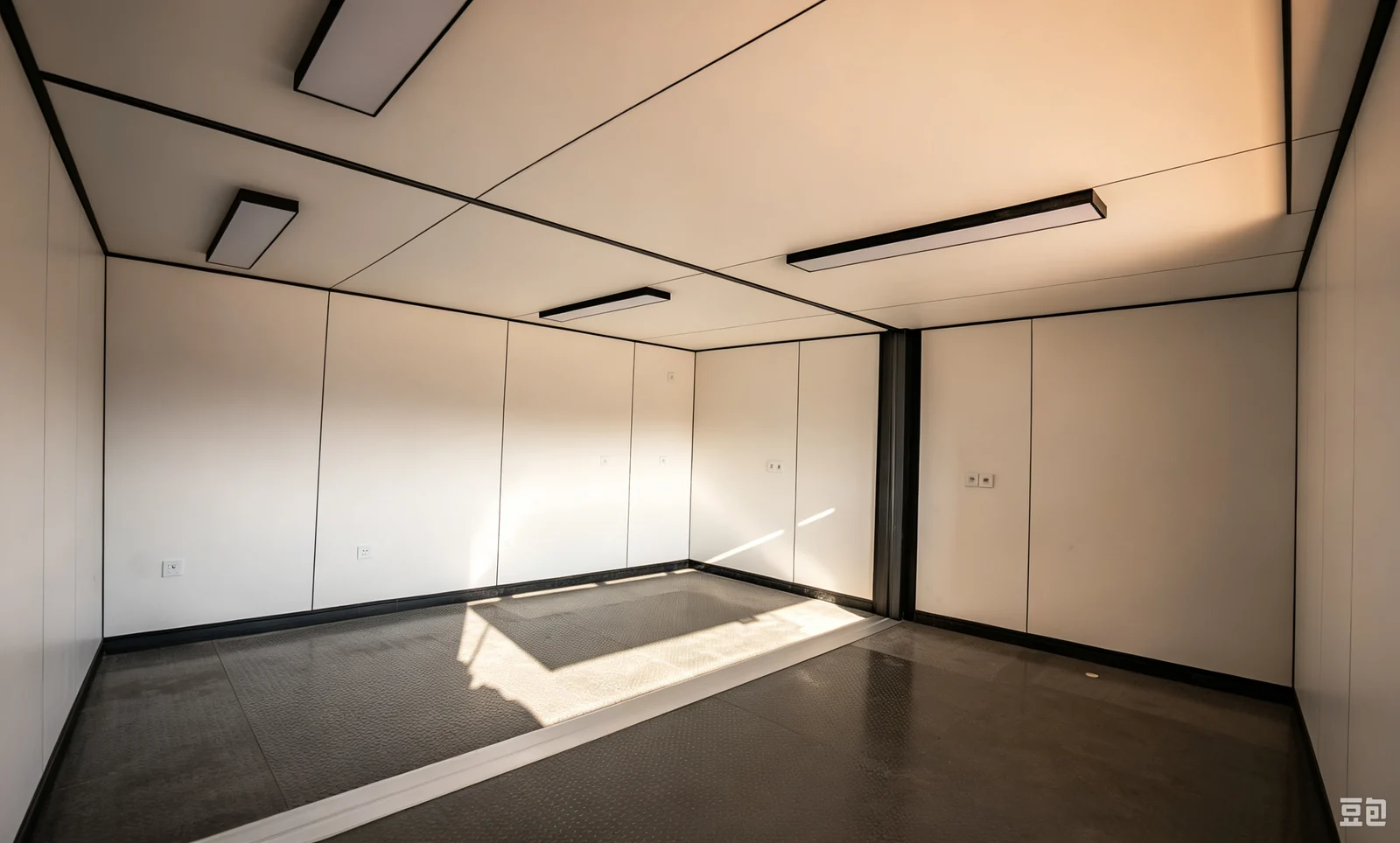 Commercial Container Building interior thumbnail 31