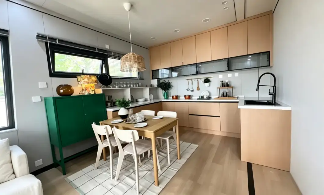 Expandable House with Terrace interior thumbnail 4