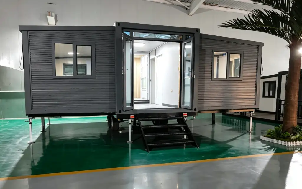 Travel RV-Style Expandable House exterior