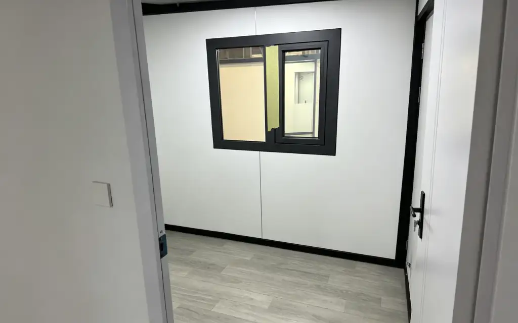 Travel RV-Style Expandable House interior thumbnail 1